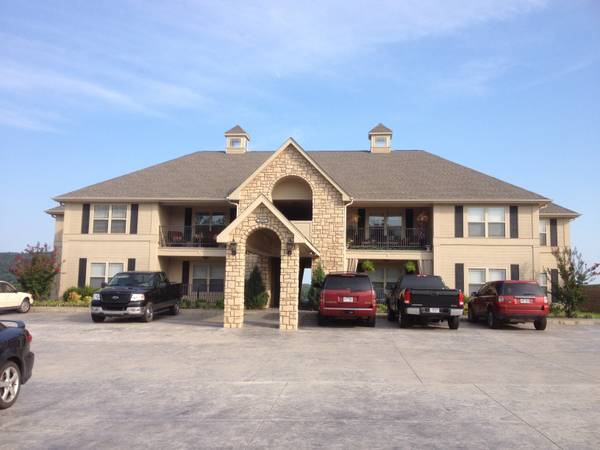 $850 -2br - 1050ft2 - RIVERVIEW CONDOS (Van Buren)-1of3
