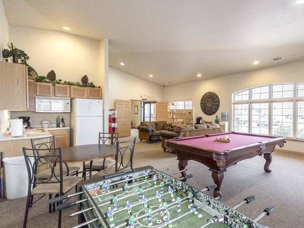 $1,150 -2br - 961ft2 Apartment - Storage Unit, Playground, Basketball Court-3of4