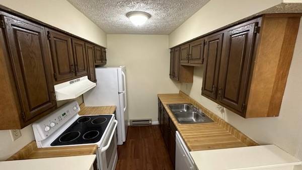 2 BEDROOM 1 BATH APARTMENT- 200 FERNWOOD Rd. Apt. #40 Wintersville-2of4
