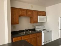 $825 - 1br - 725ft2 - Updated 1 Bedroom in Greenfield w-Heat and Underground Parking-2of3