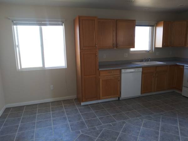 $1,500 -3br - 1150ft2 - 3br-1.5 bath ranch home w-garage -Cheyenne, Wyoming-2of4