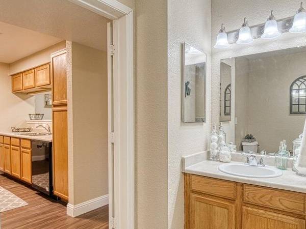$1,175 - 3br - 1075ft2 - Club house with WiFi, Fitness center-3of3