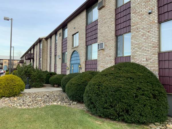 2 BEDROOM 1 BATH APARTMENT- 200 FERNWOOD Rd. Apt. #40 Wintersville-1of4