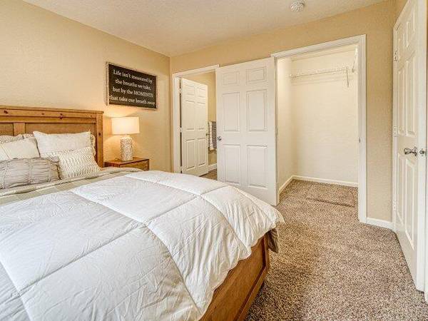 $1,175 - 3br - 1075ft2 - Club house with WiFi, Fitness center-2of3