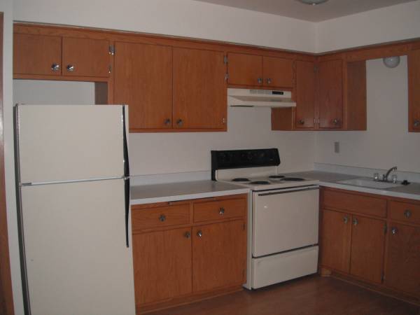 $875 - 2br - Colonial Manor Apts, heat included beautiful 1 & 2 bedroom units-2of4