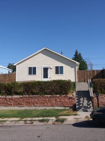 $1,500 -3br - 1150ft2 - 3br-1.5 bath ranch home w-garage -Cheyenne, Wyoming-1of4